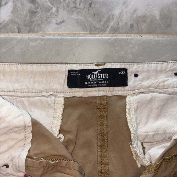 Hollister Men's Chino Khaki Flat Front 9" Shorts - Picture 2 of 4